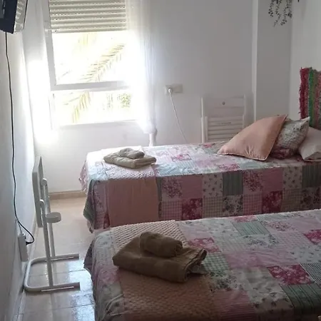 En Frente Del Puerto * אלמריה