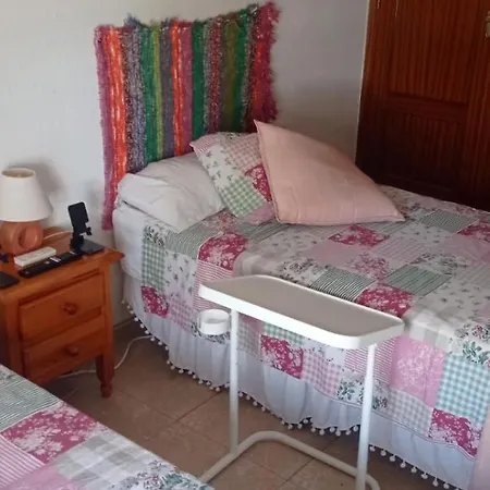 En Frente Del Puerto בית אירוח אלמריה