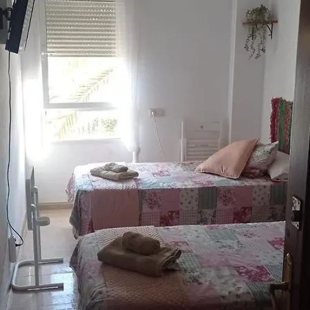 En Frente Del Puerto בית אירוח אלמריה