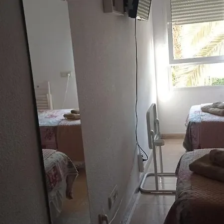 En Frente Del Puerto *