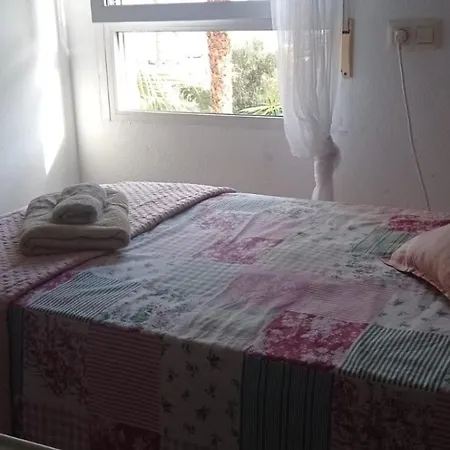 בית אירוח En Frente Del Puerto אלמריה